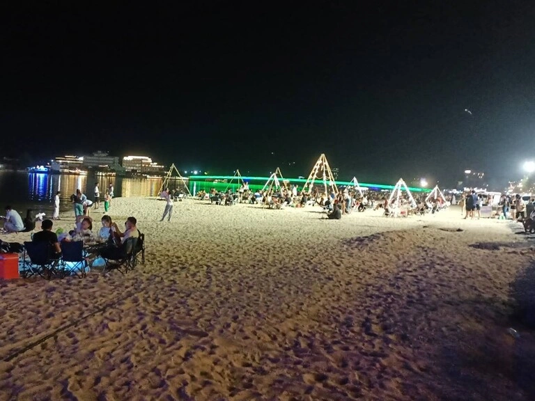 pantai pasir buatan