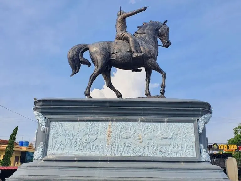 Statua del re Ang Duong